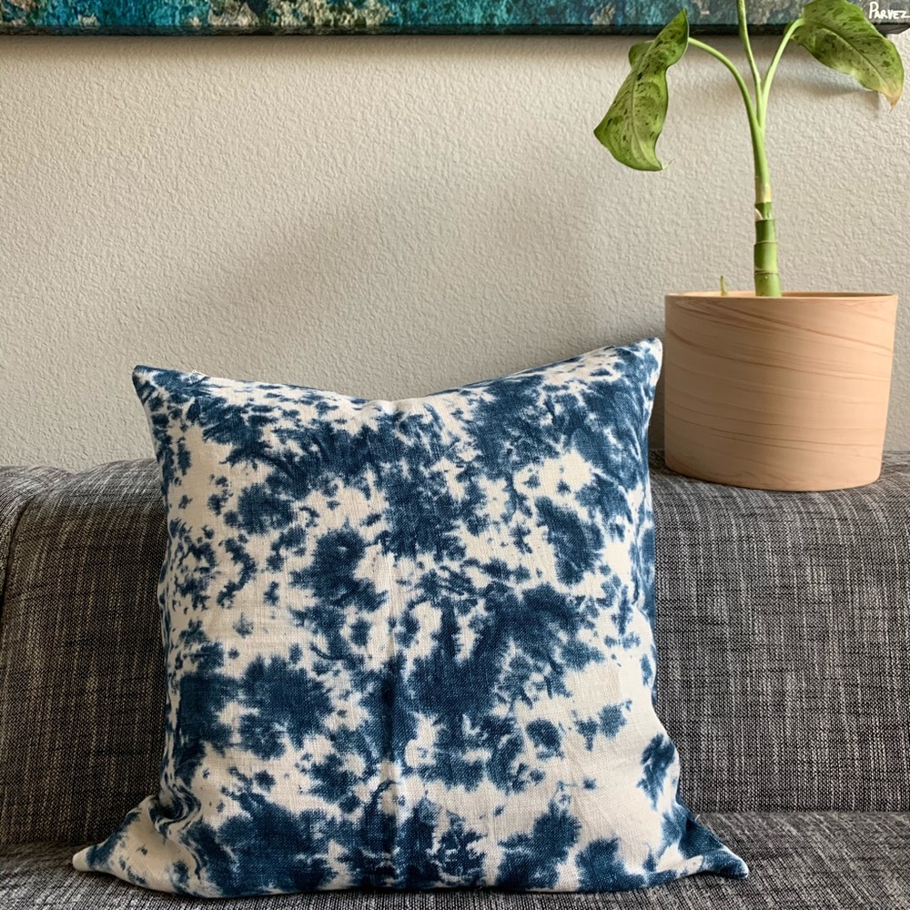ROOST Home Shibori Style Tie Dye Blue Pillow Cover